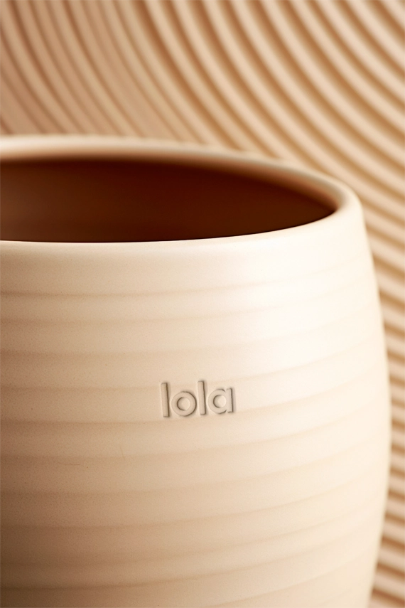 lola-mockup-logo2