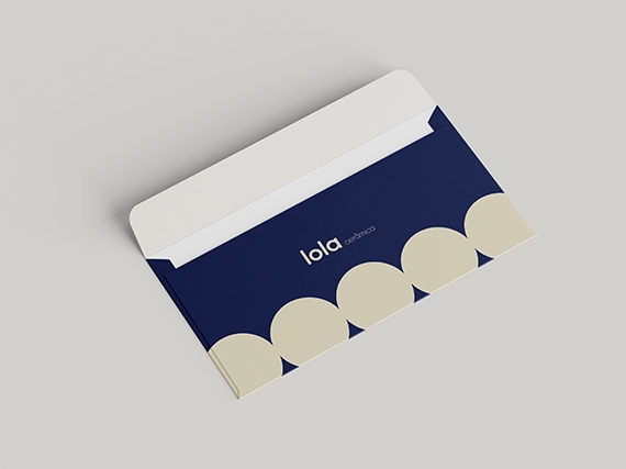 lola-mockup-envelope-1